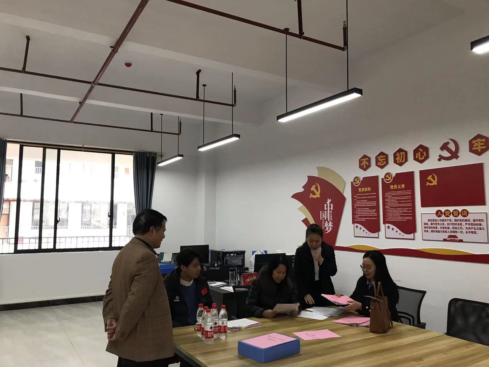 教育局到校检查学校创建“五好”关心下一代工作委员会相关台账 丨 江南（中国）